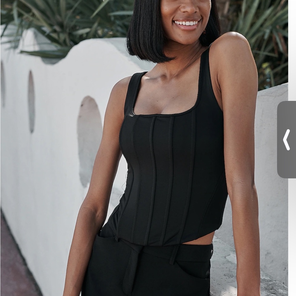 NWT Express textured cropped tank body contour